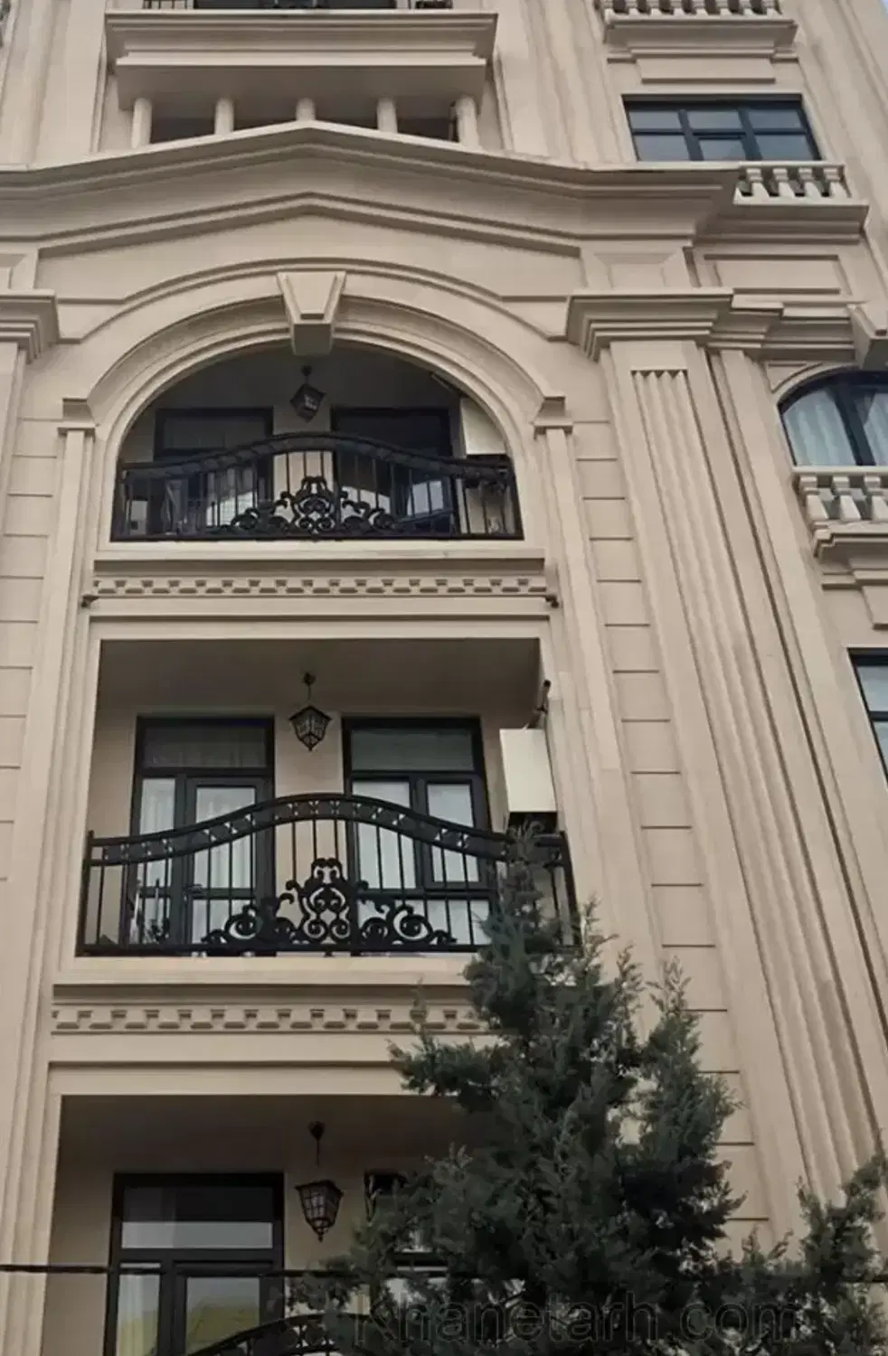 هم خونه خانم