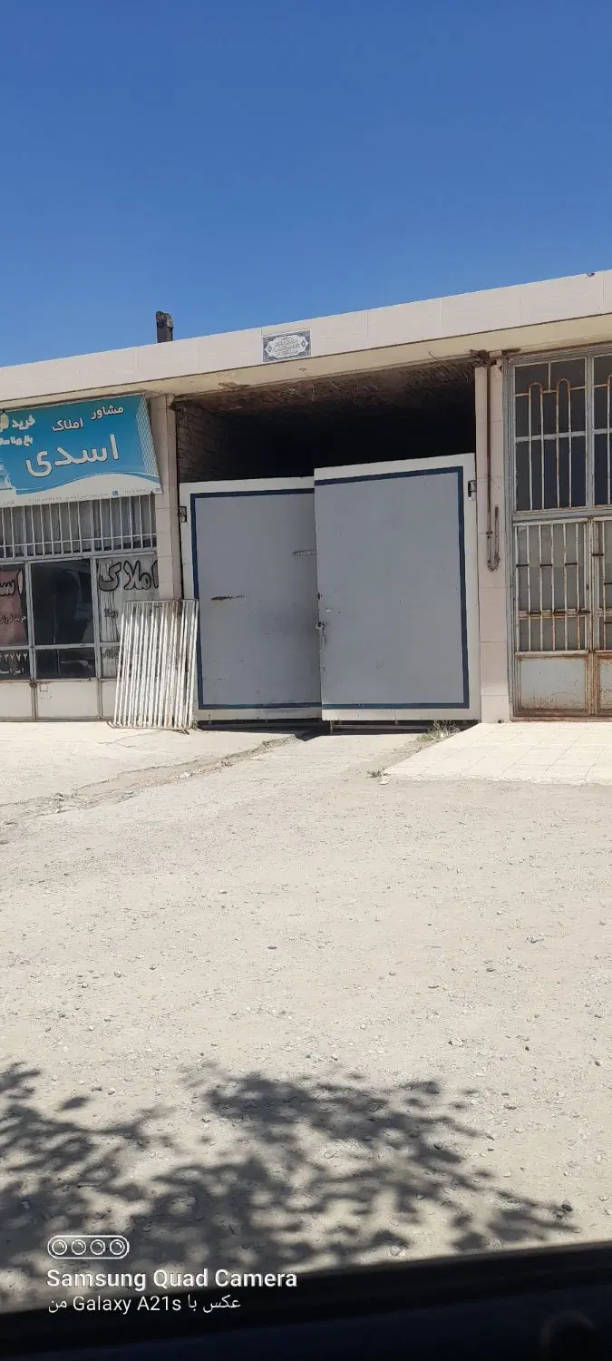 سالن ۱۰۰ متری حاشیه جاده کلات