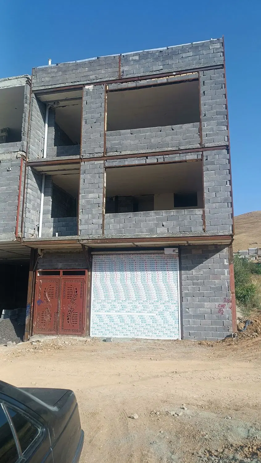 خانه نیمه کاره ننله