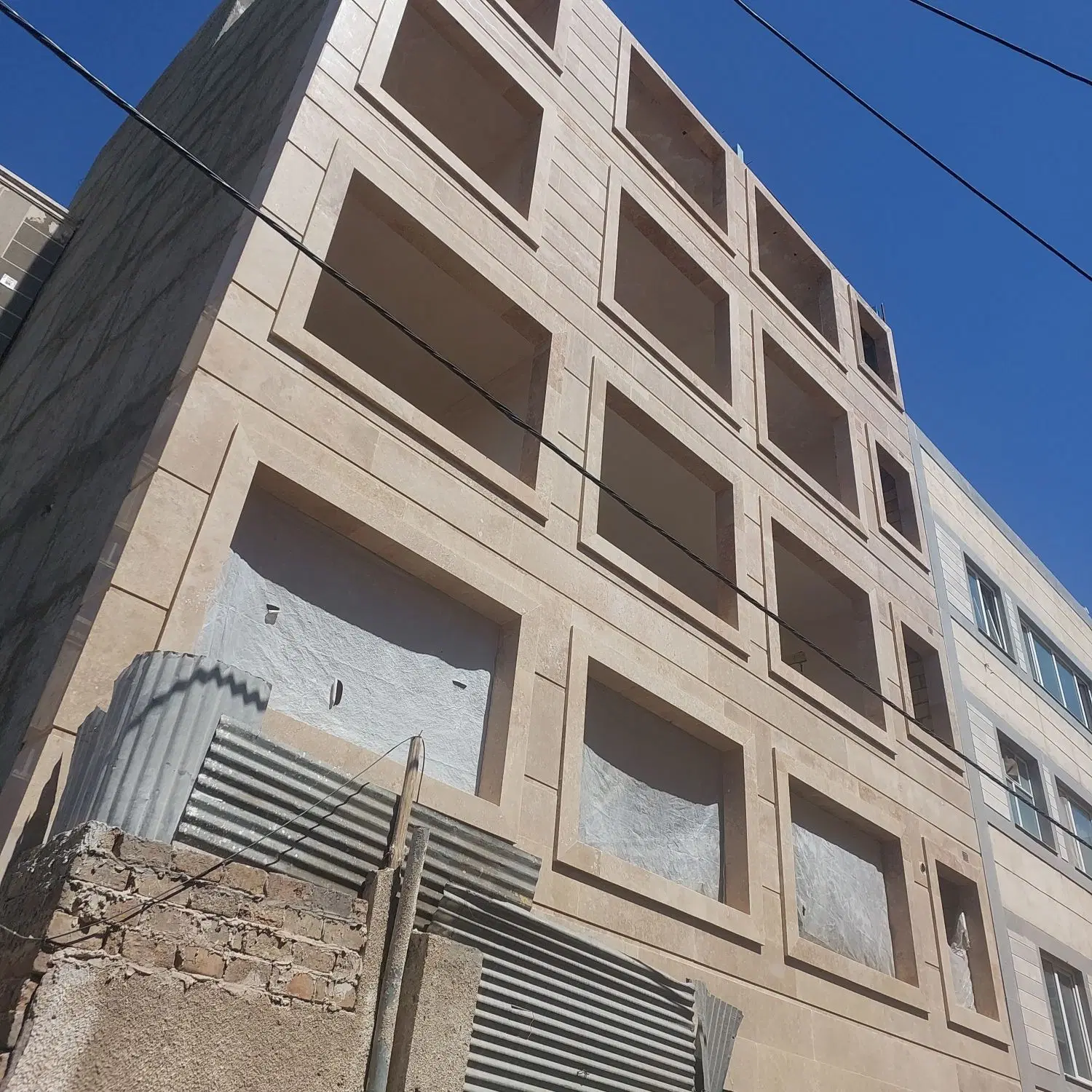 پیش فروش آپارتمان ۳ خواب با مهمان خانه مرکز شهر