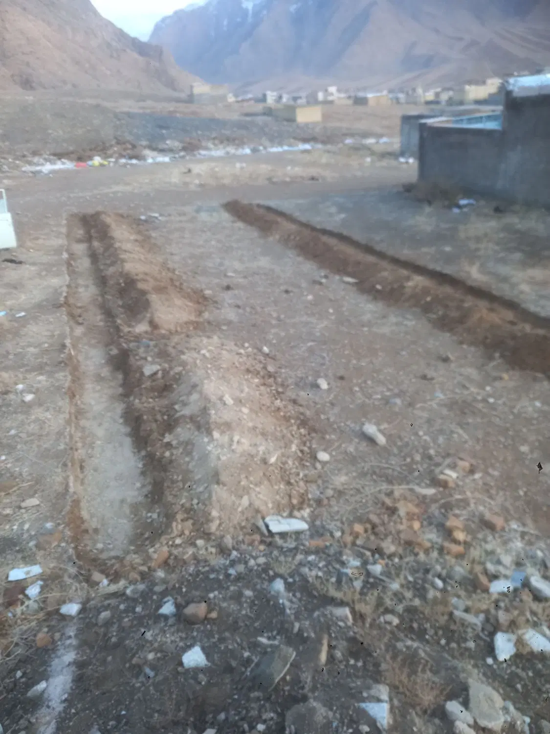زمین ازناو بالای ۱۶ متری
