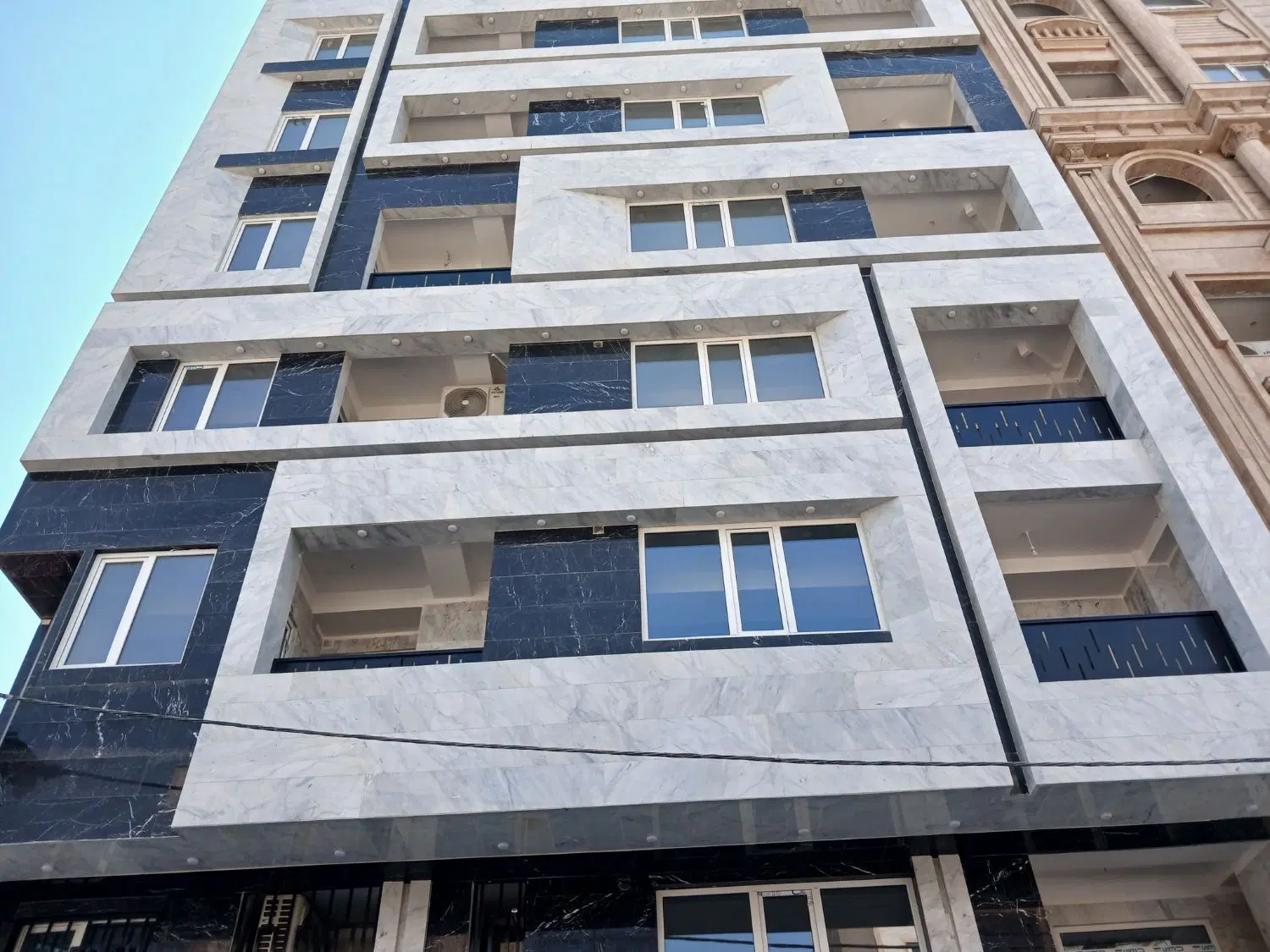 اپارتمان ۱۳۰ متری