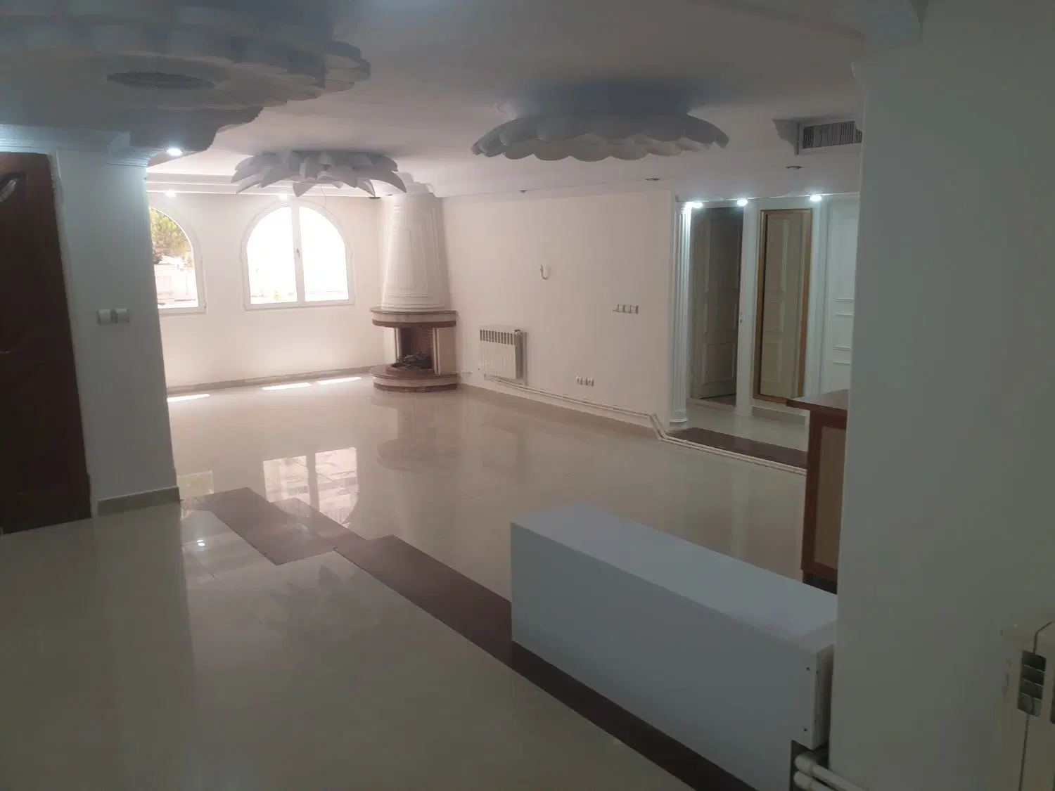 ۱۳۰ متر دو خواب بیواسطه دسترسی عالی