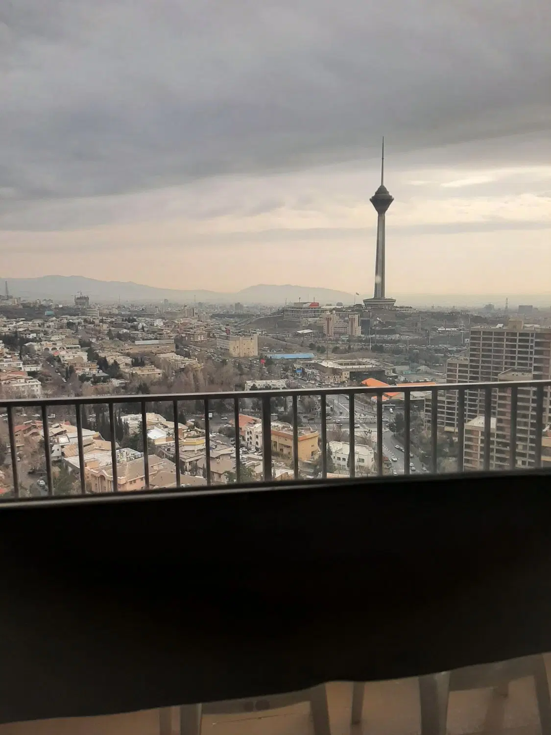 ۱۱۰متر آپارتمان تاپ ترین لوکیشن گلستان