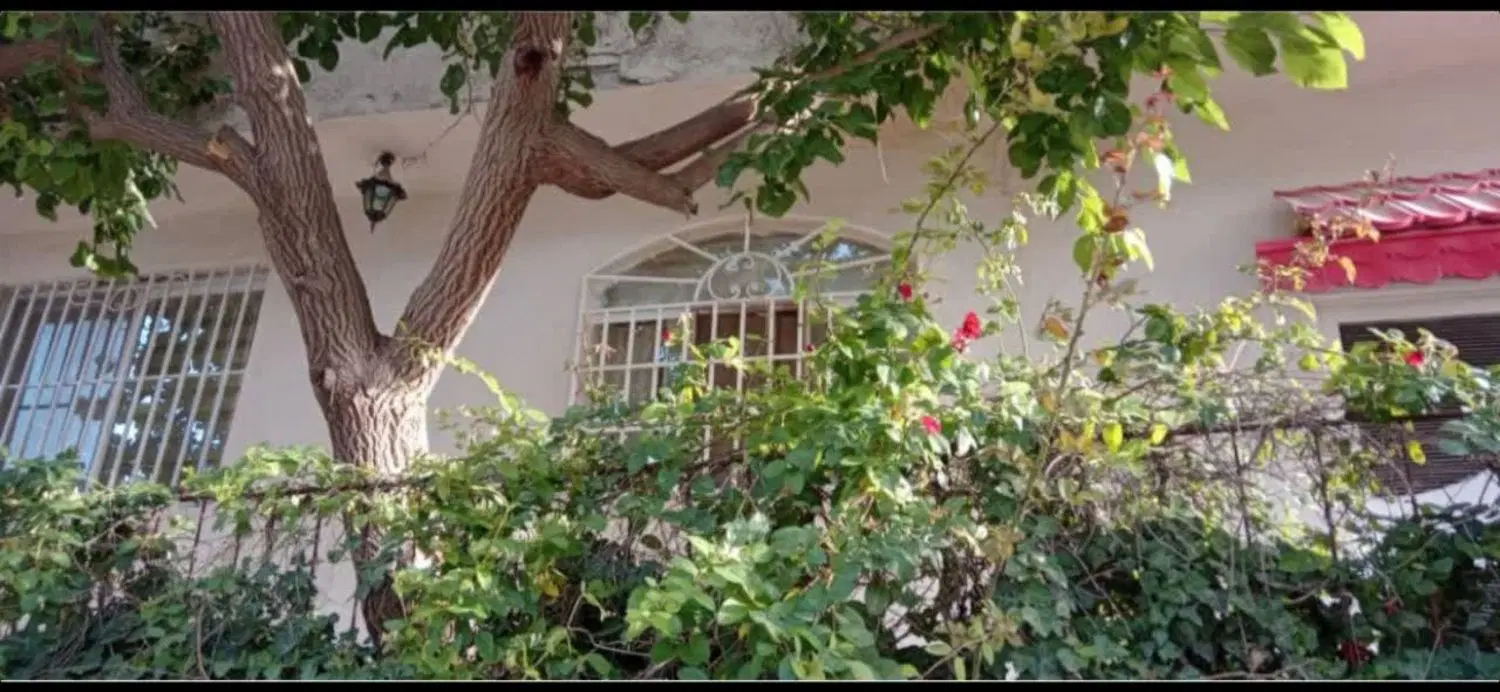 خانه ویلایی  با ۳ واحد مجزا در ۲ طبقه سر ۲ نبش