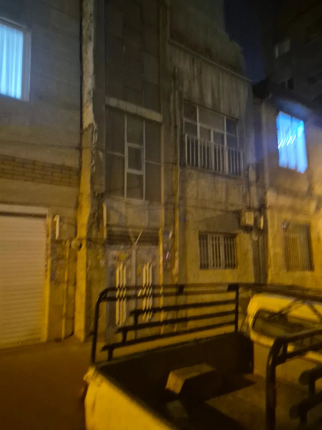 خانه کلنگی دو طبقه