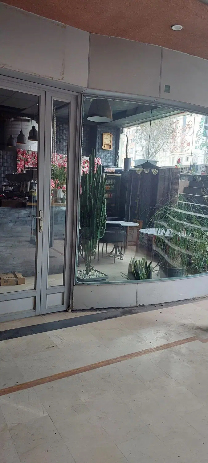 فروش  مغازه تجاری بر خیابان اصلی