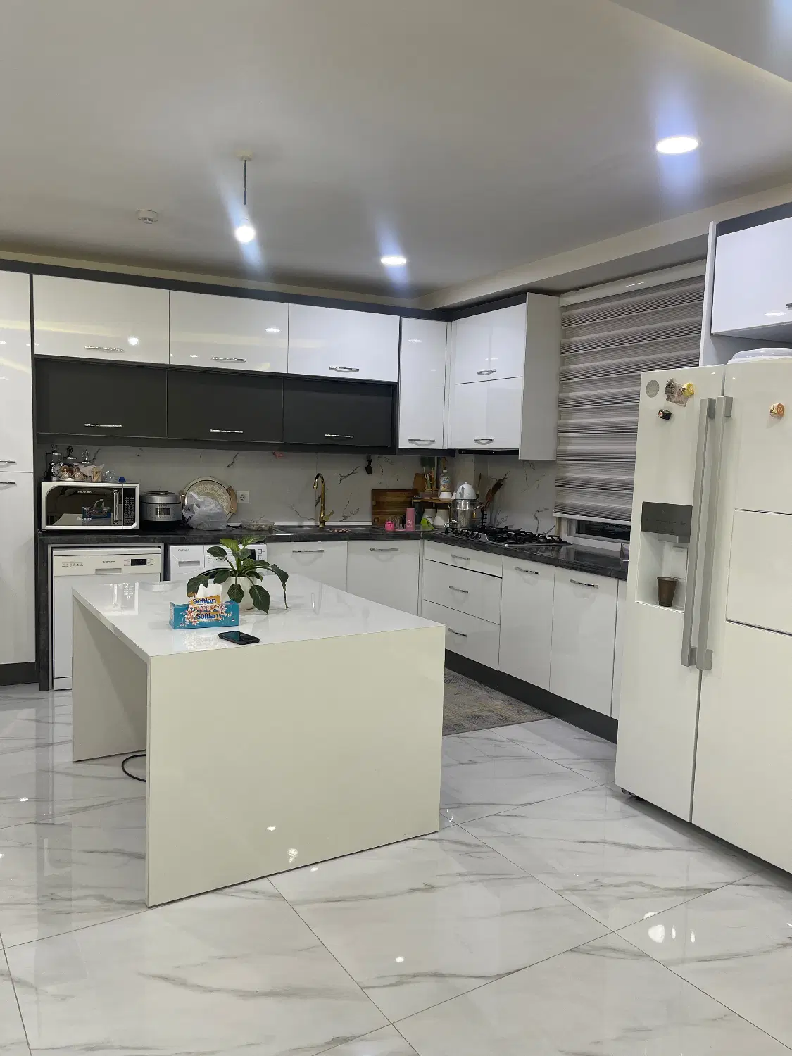 فروش واحد لوکس فول سه خواب مرکز شهر