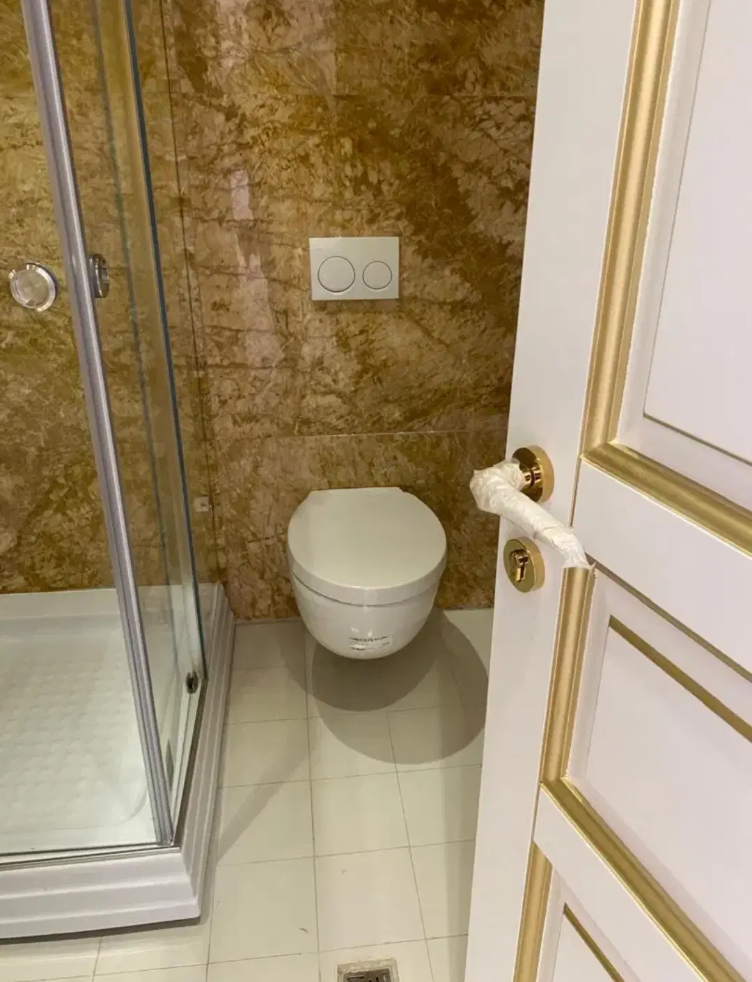 215مترفروش _چهارخواب _خیابان نفت شمالی