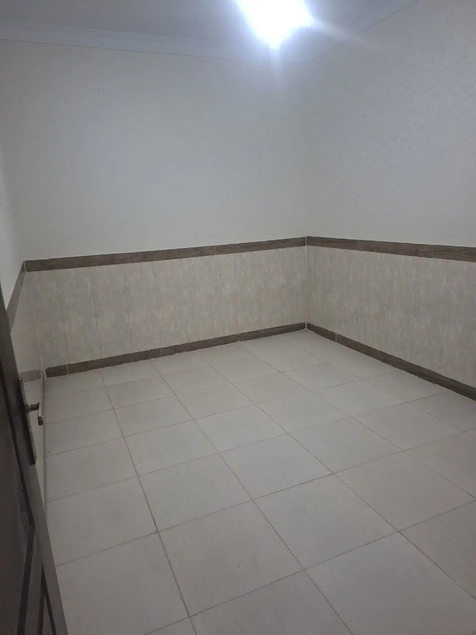 واحد طبقه همگف تازه تعمیر کف سرامیک