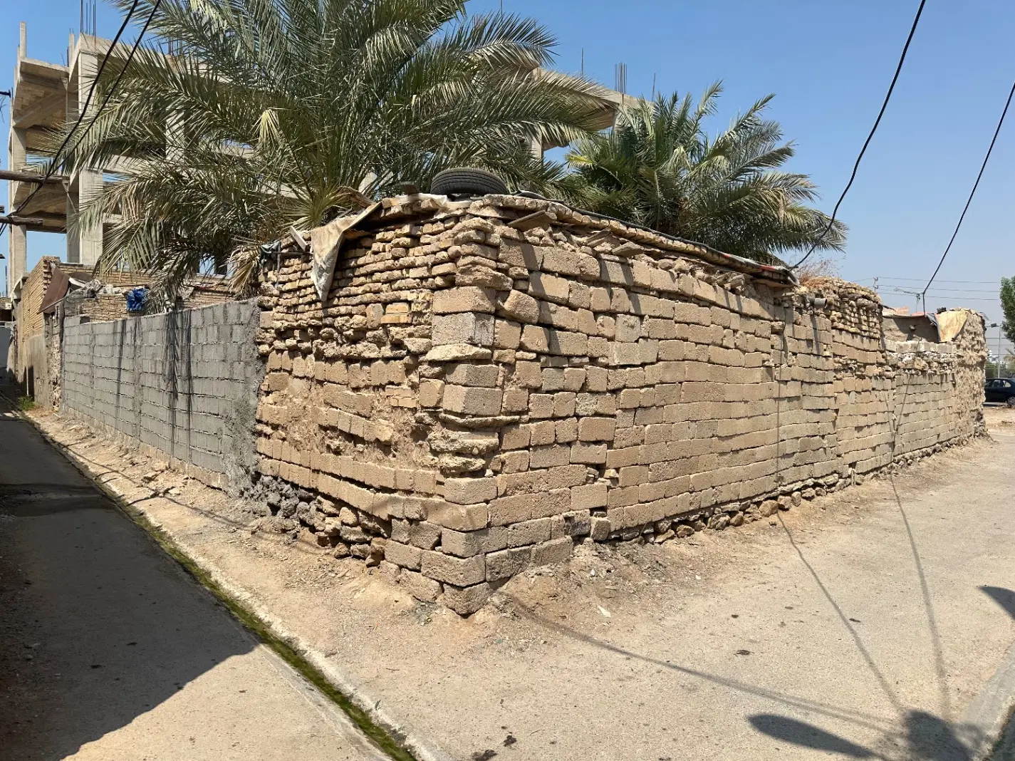 زمین ۲۴۰ متری