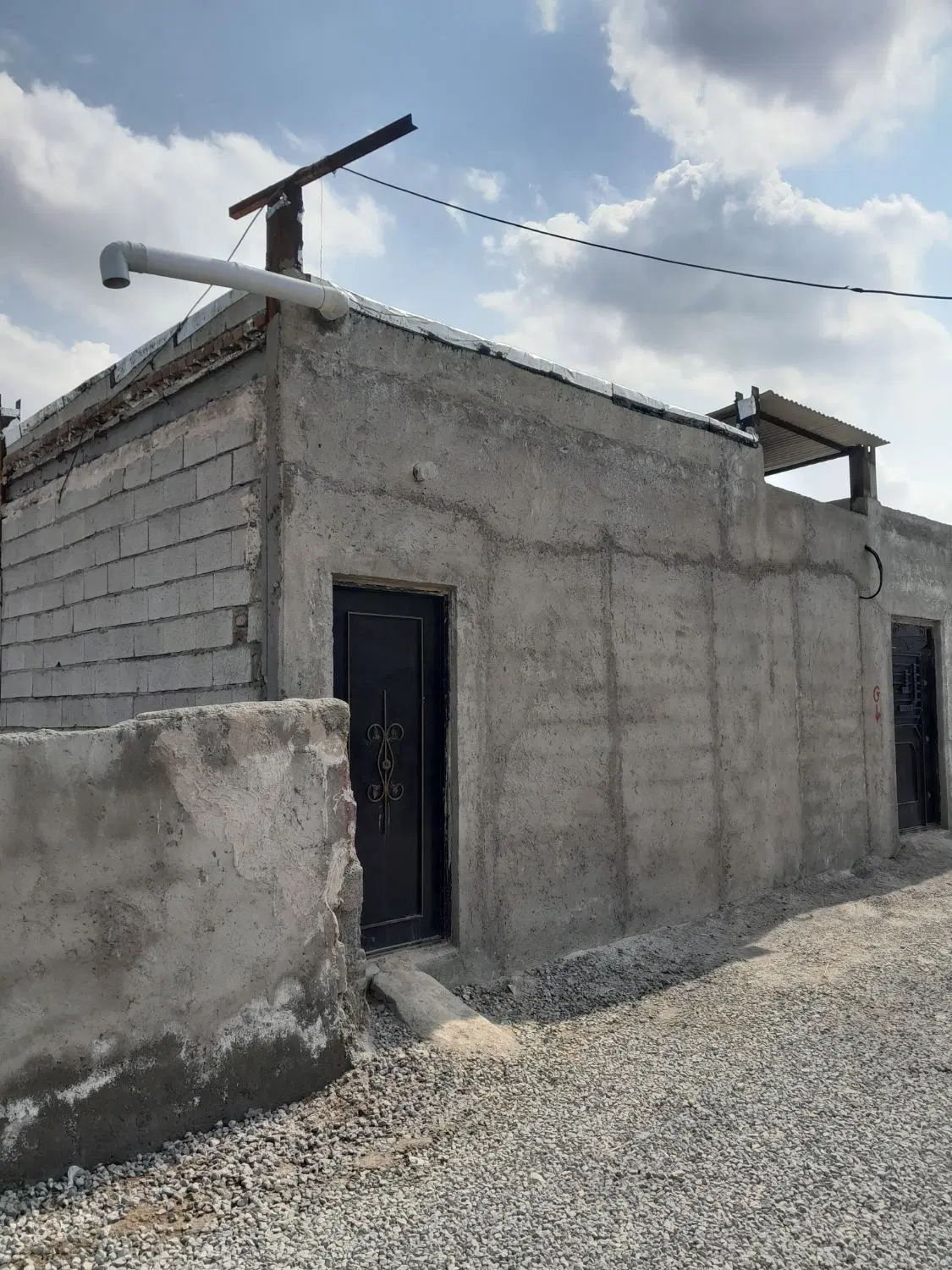 خانه نیمه ساخت اخماقیه اندیشه