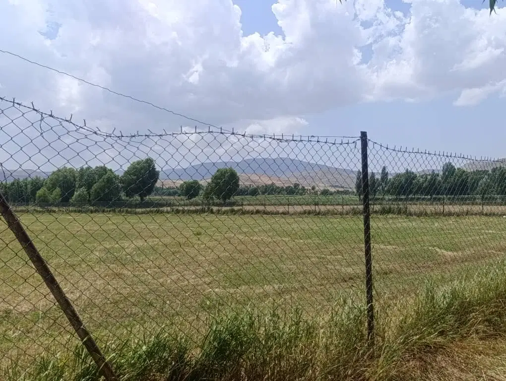 زمینی با موقعیت تجاری بر اصلی جاده هشتجین