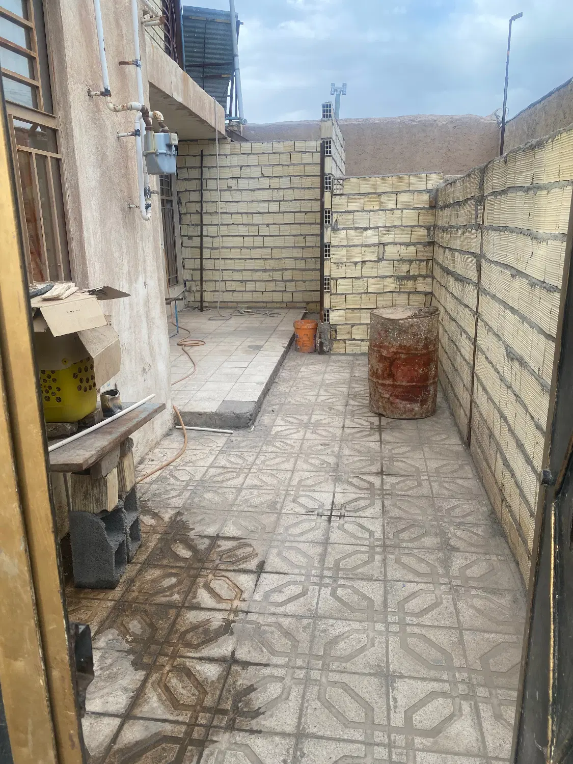 دو خواب هم کف خ میرزا رضا نزدیک کمربندی بر خیابان