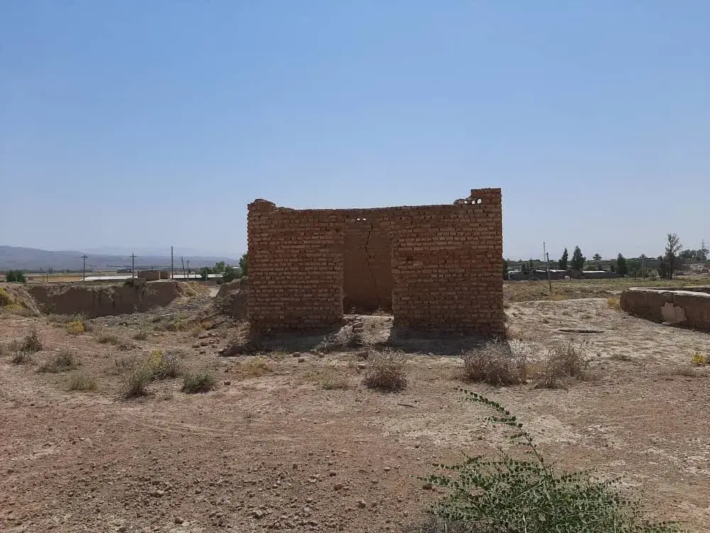 8000متر زمین