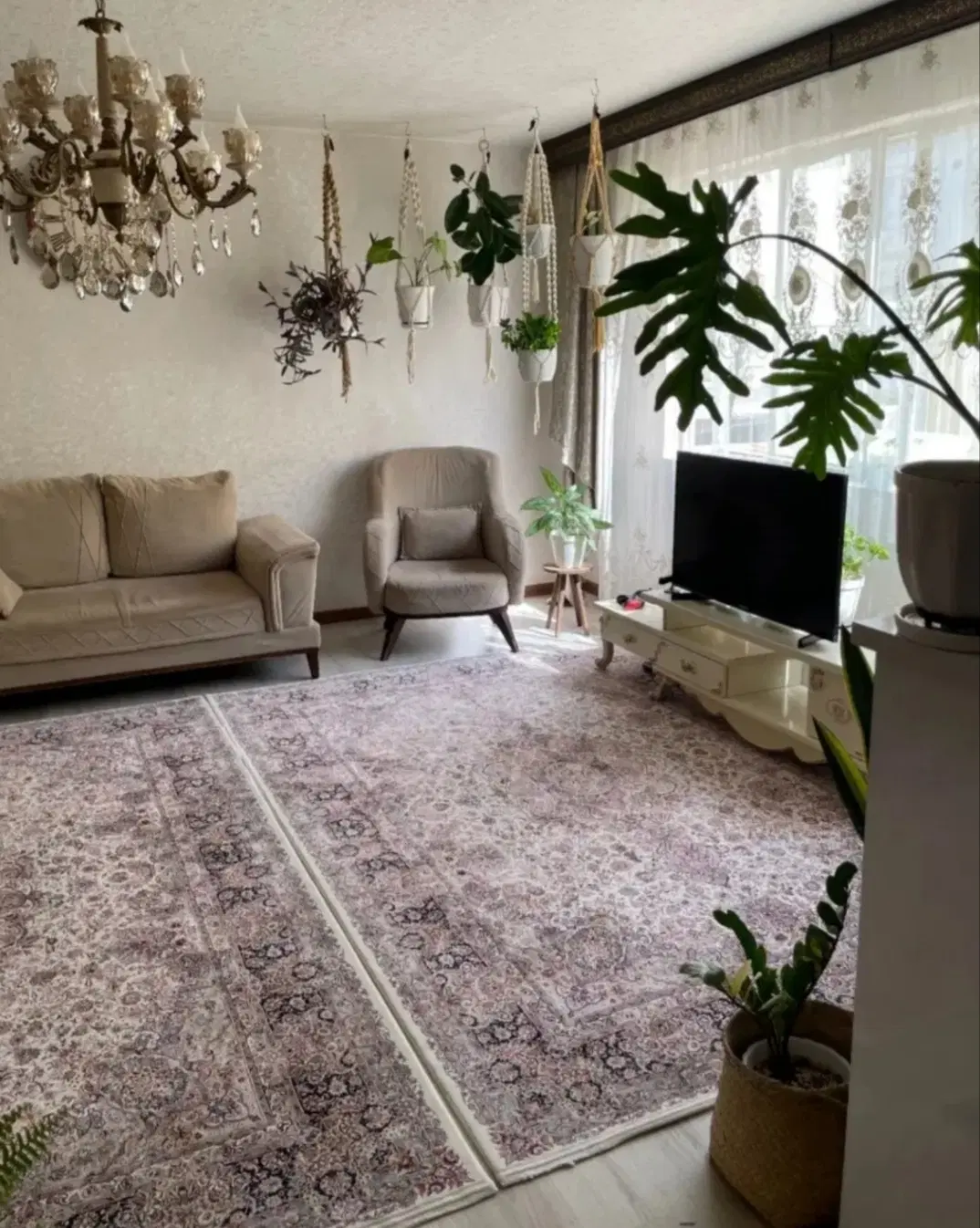 به یک نفر هم خونه نیازمندیم