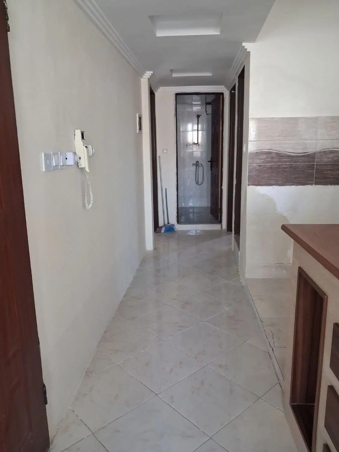 آپارتمان طبقه سوم با پارکینگ و آسانسور