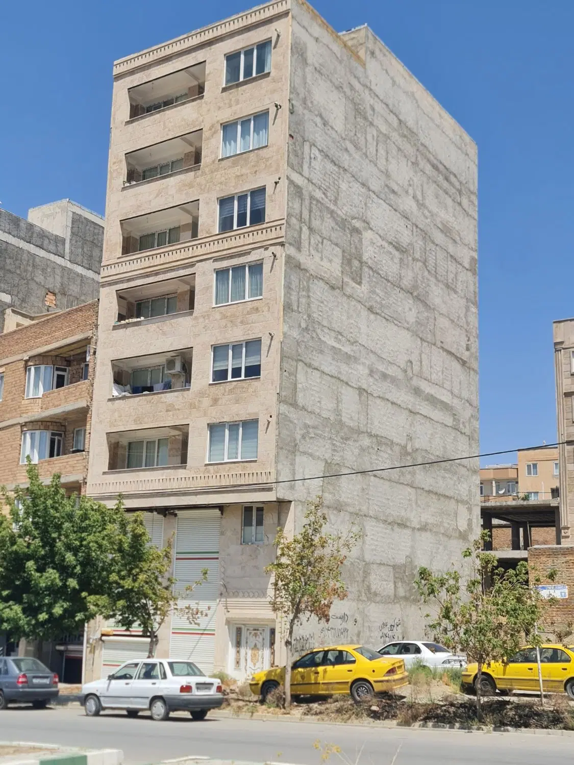 واحد آپارتمان_بر خیابان آبشناسان