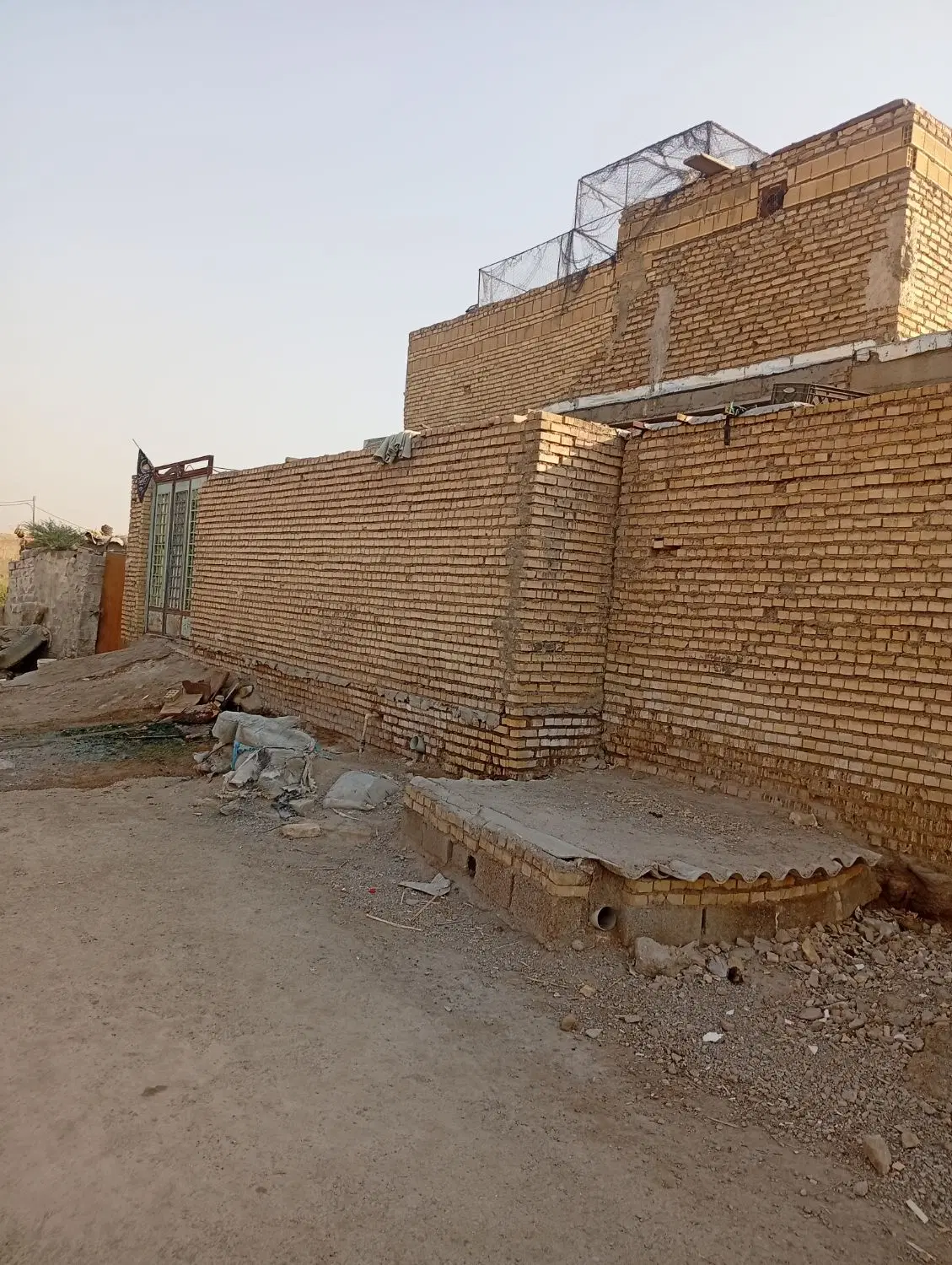خانه 170متر ی بادو قطعه زمین