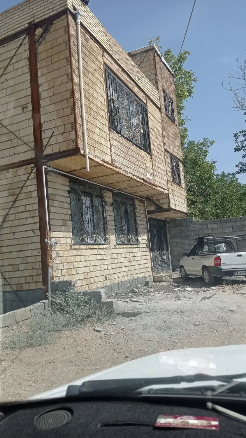 کرناچی خانه دو طبقه ورودمشترک پایین ۶۲ بالا ۷۰متر