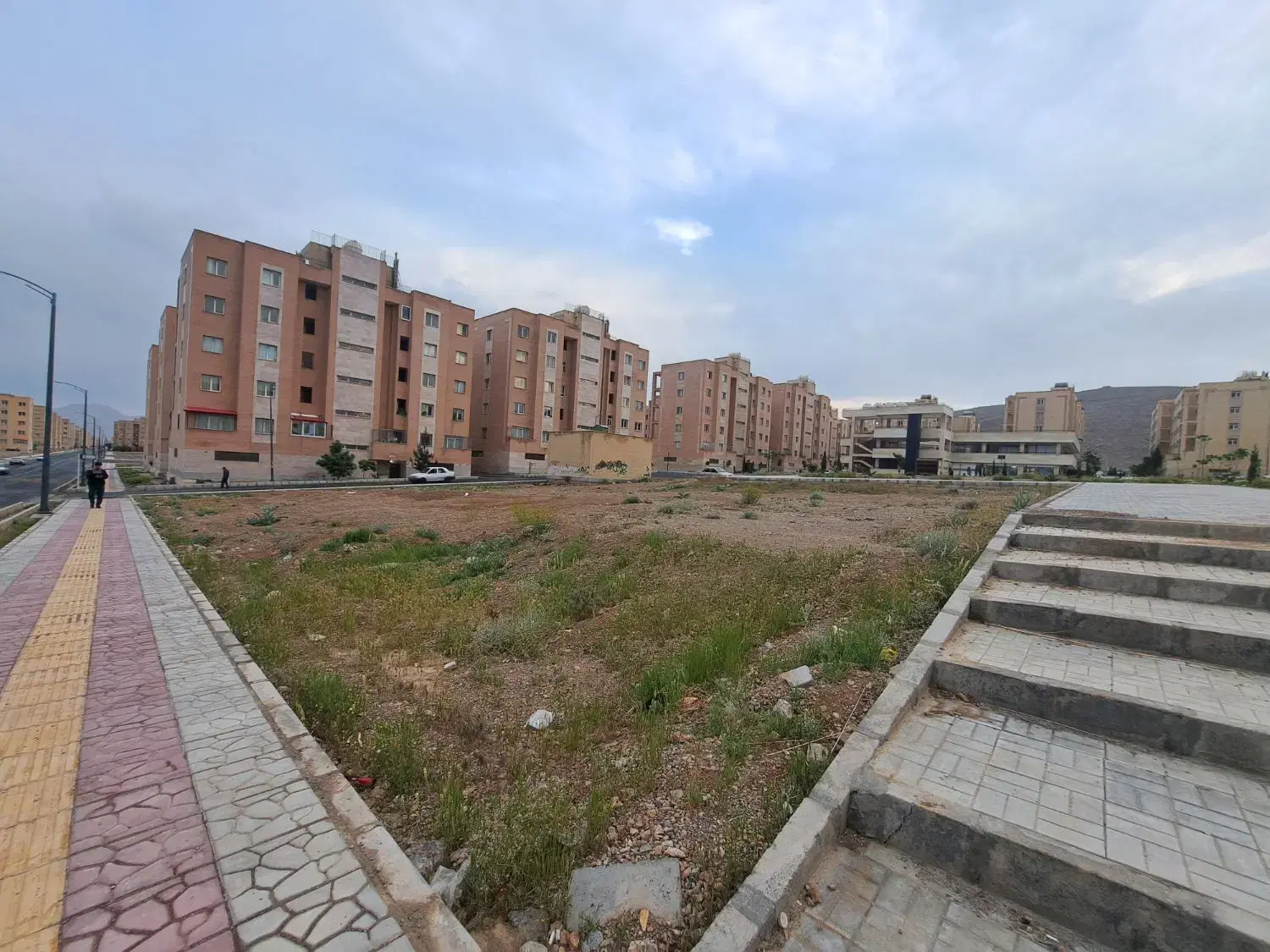 زمین ۱۰۵۰متری تجاری چهارنبش با پروانه
