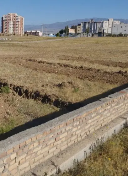 زمین بغل دادگستری شهرک