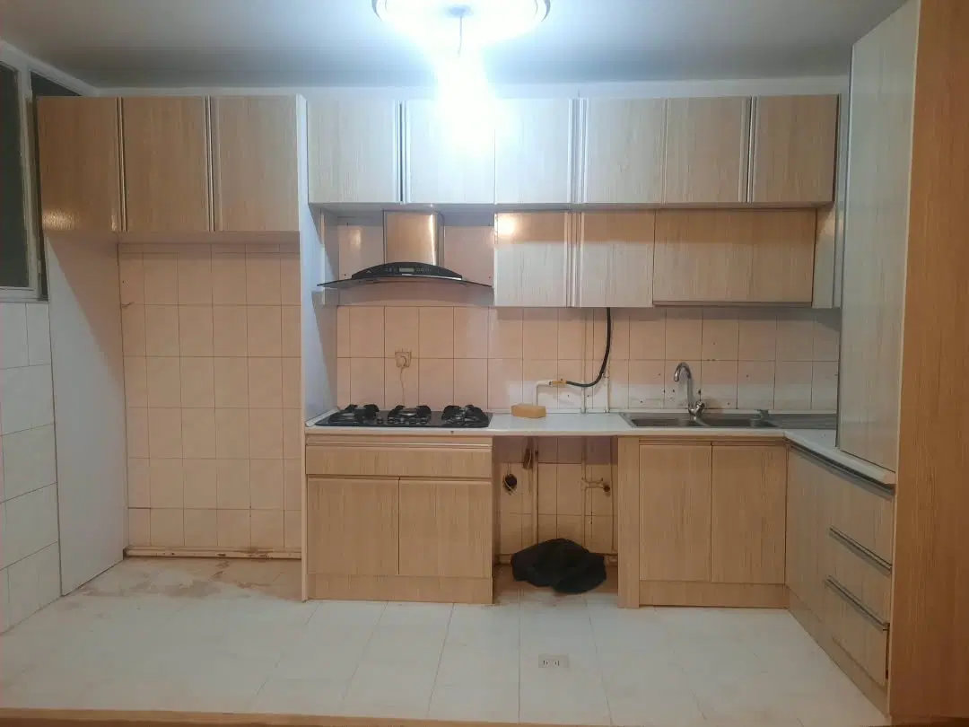 تازه رنگ آمیزی شده