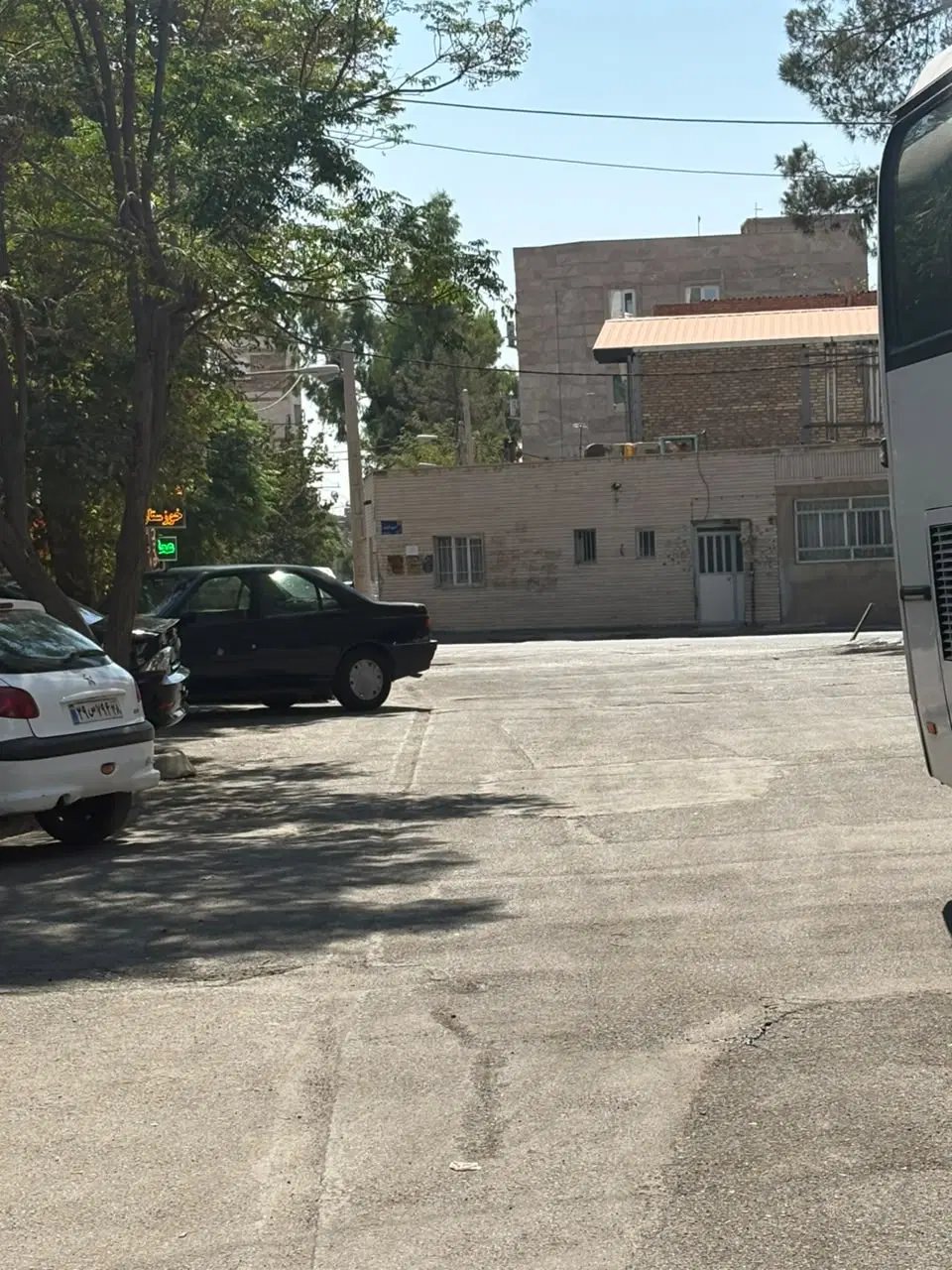 ملک مسکونی تجاری انتهای کوی آزادی