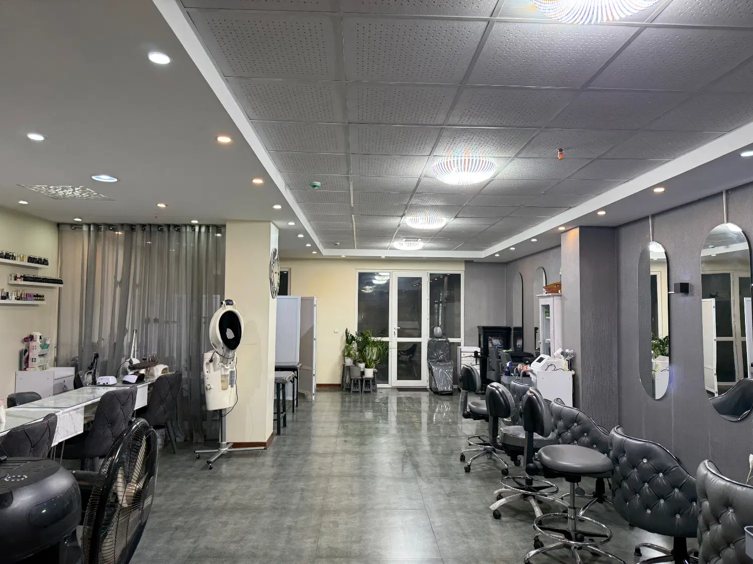 اجاره میز ناخن و تخت مژه