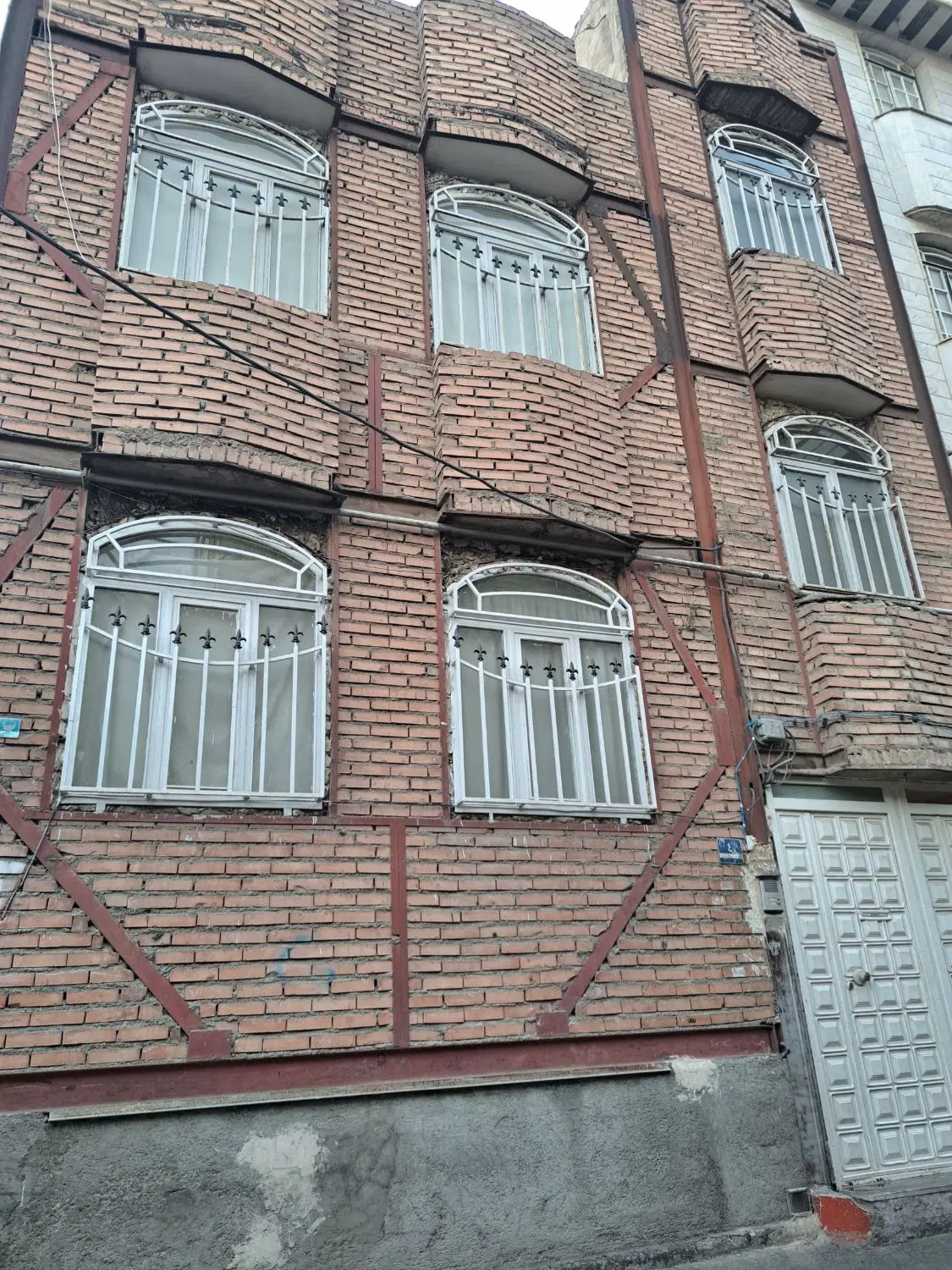 ۸۰متر_ تک واحد_ تک خواب_ غرق در نور_ طبقه اول