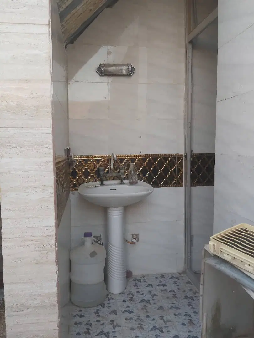 فروش یک باب منزل و یک گاراژ در یک مکان