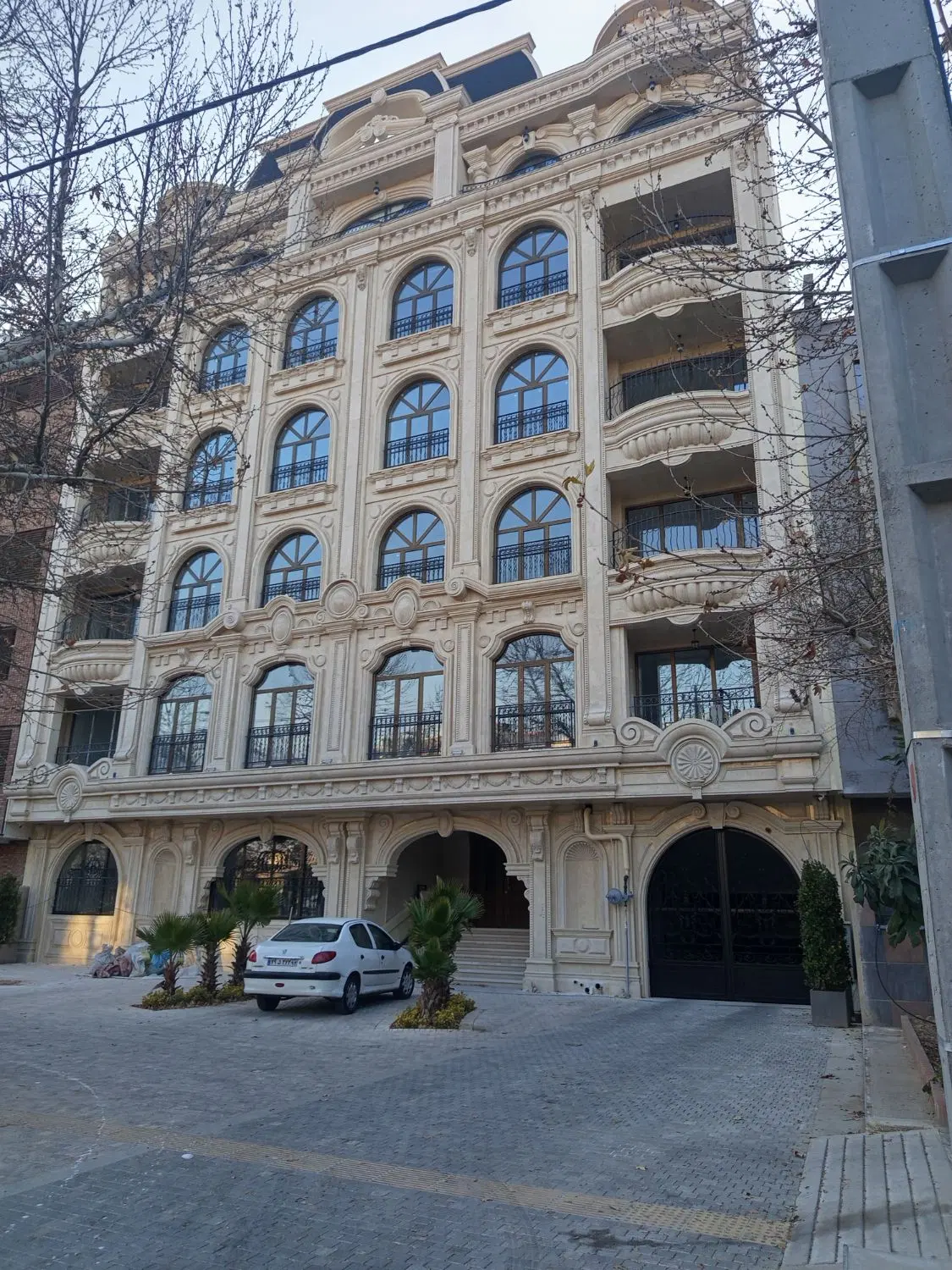 اپارتمان دو‌ خوابه ،_علیرضایی غربی