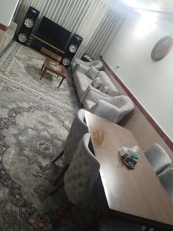 منزل سه طبقه تمیز مرتب