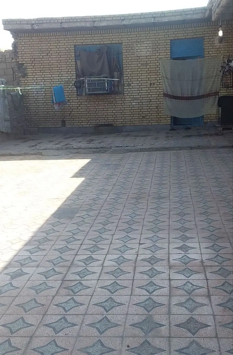 یک خانه ویلای 400متر دارای آب گاز برق تلفن