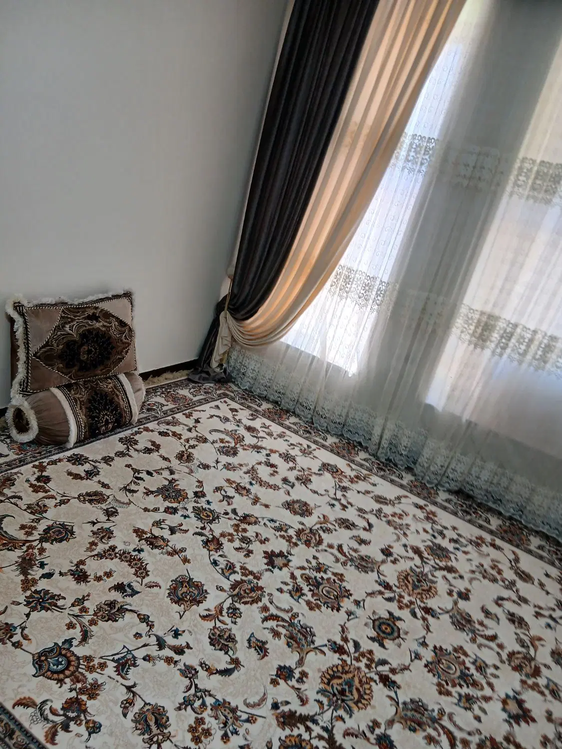 یک واحدمسکونی کلنگی تازه بازسازی شده