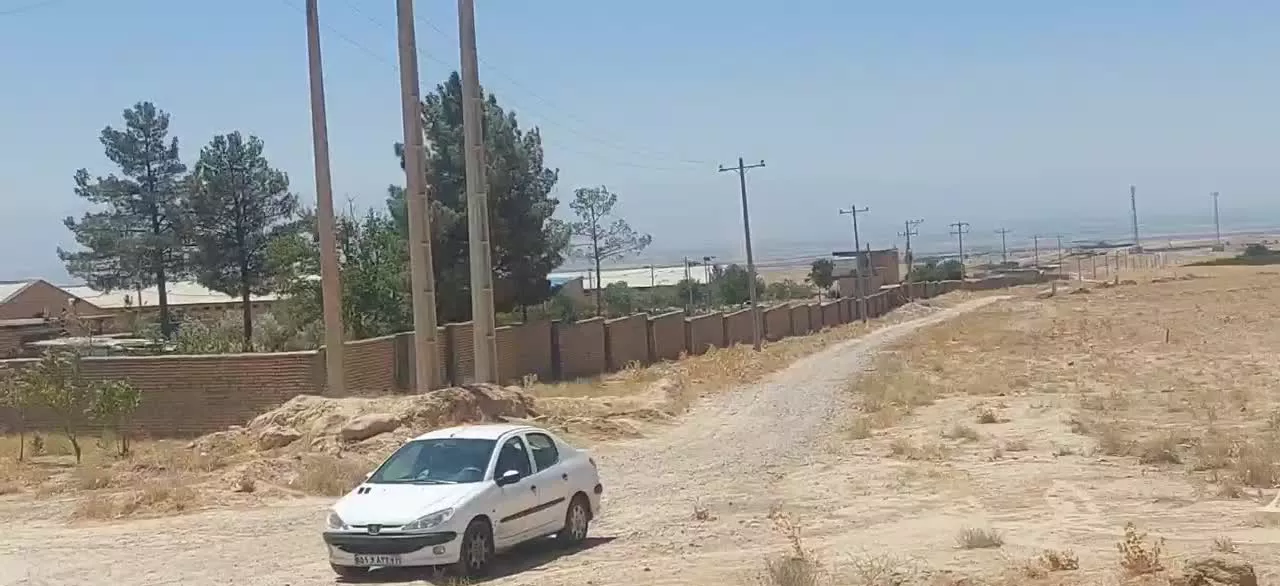 زمین ۹۰۰ متر حاشیه جاده سد کارده حراج
