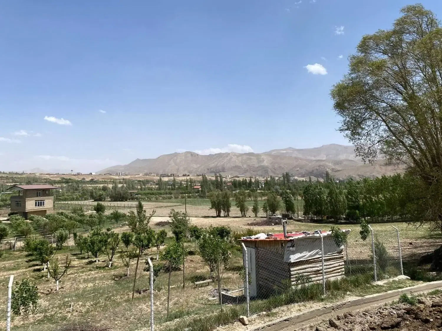 ۱۲۰۰ متر باغ با سند و بنا و برق و مجوز