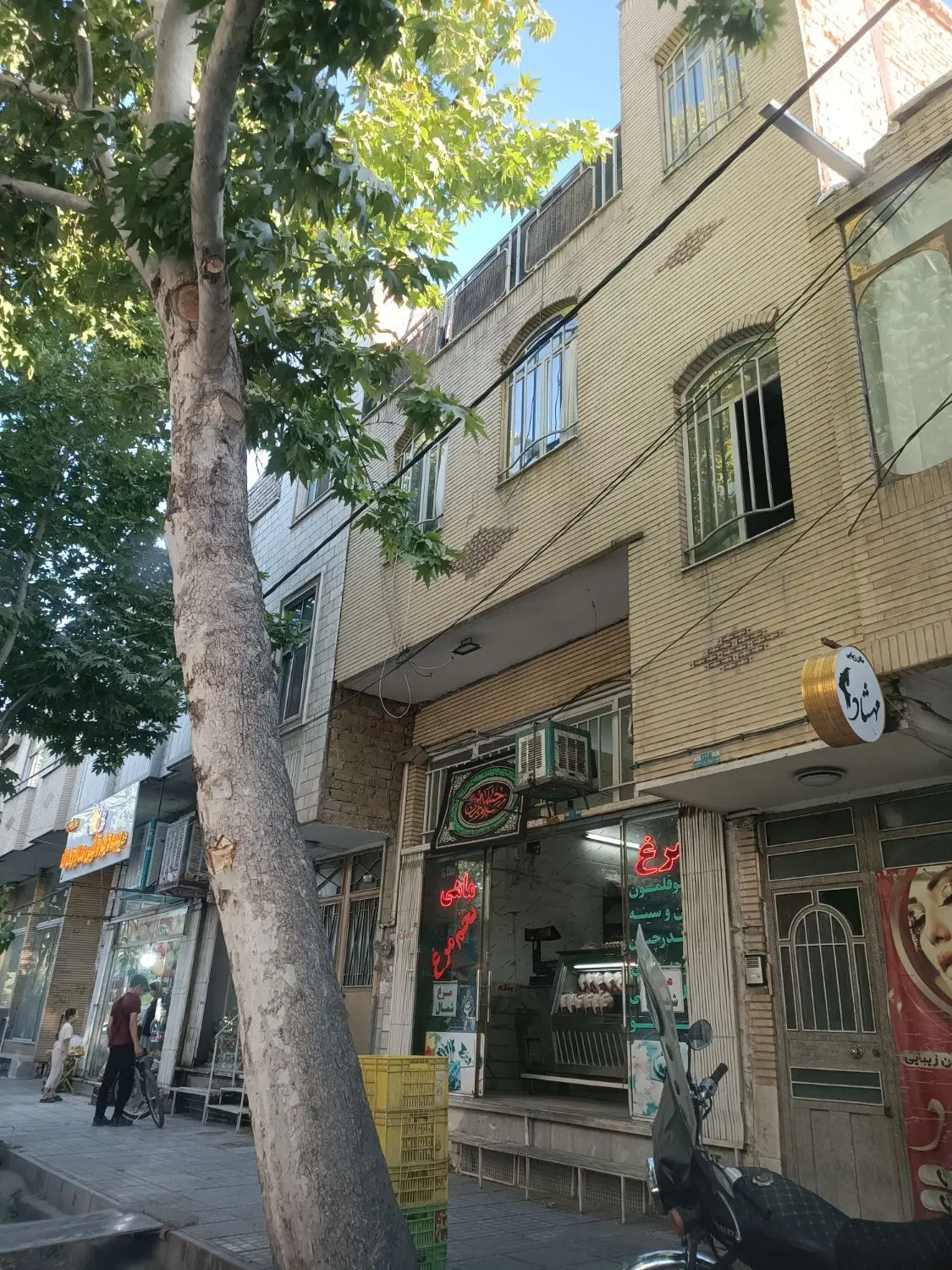 مغازه+واحد مسکونی+ زیر زمین تجاری