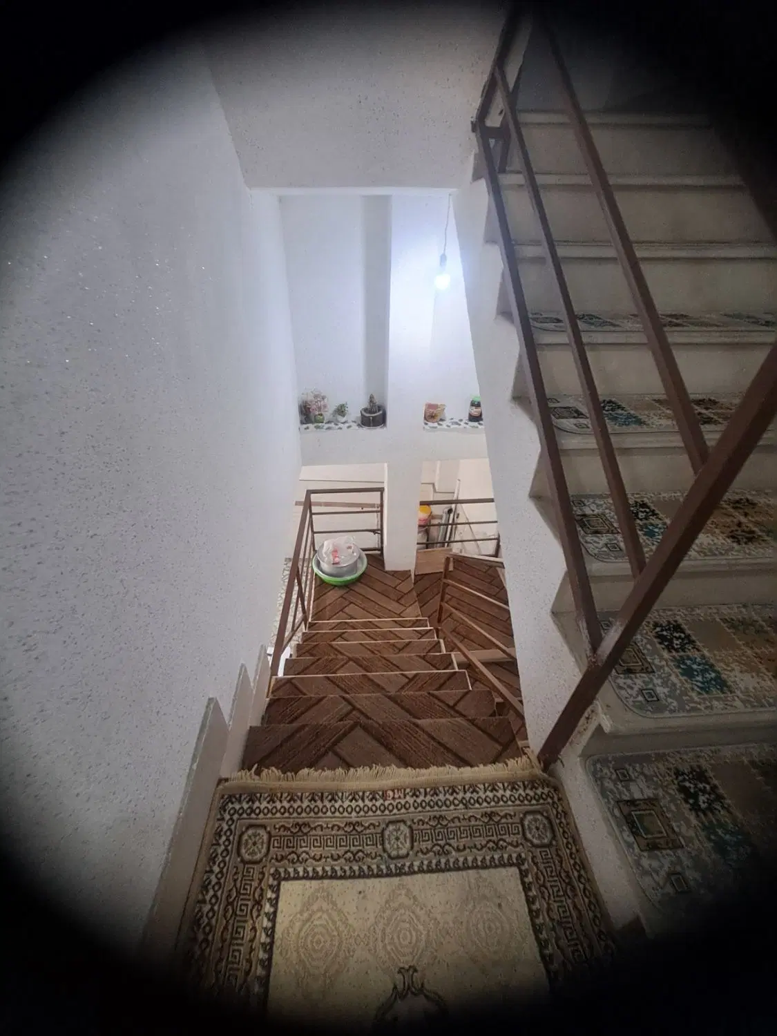 خانه آپارتمانی طبقه اول . دو خواب