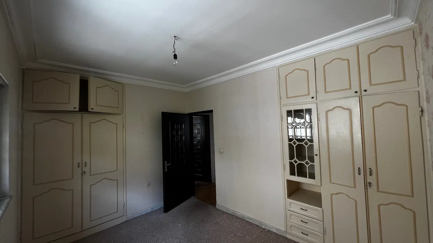 ۱۰۰متری_خیابان۱۲۲_پارکینگ اختصاصی_دو خواب