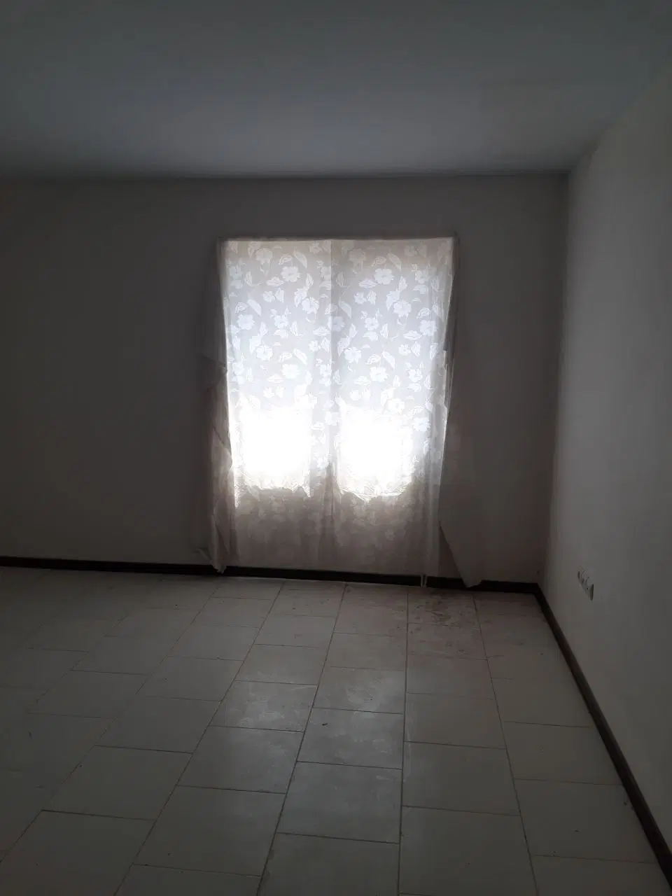 آپارتمان ۸۳ متری فاز ۶ درنا آوند
