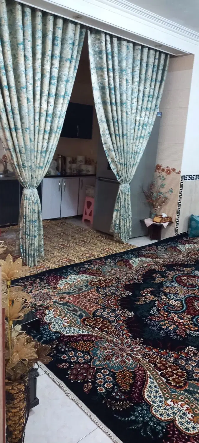 آپارتمان دو طبقه و نیم سندار ۹۸ متری