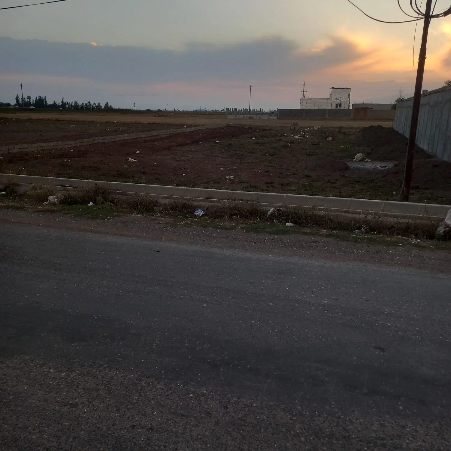 زمین مسکونی ۷۱۰مترمربع، برخیابان