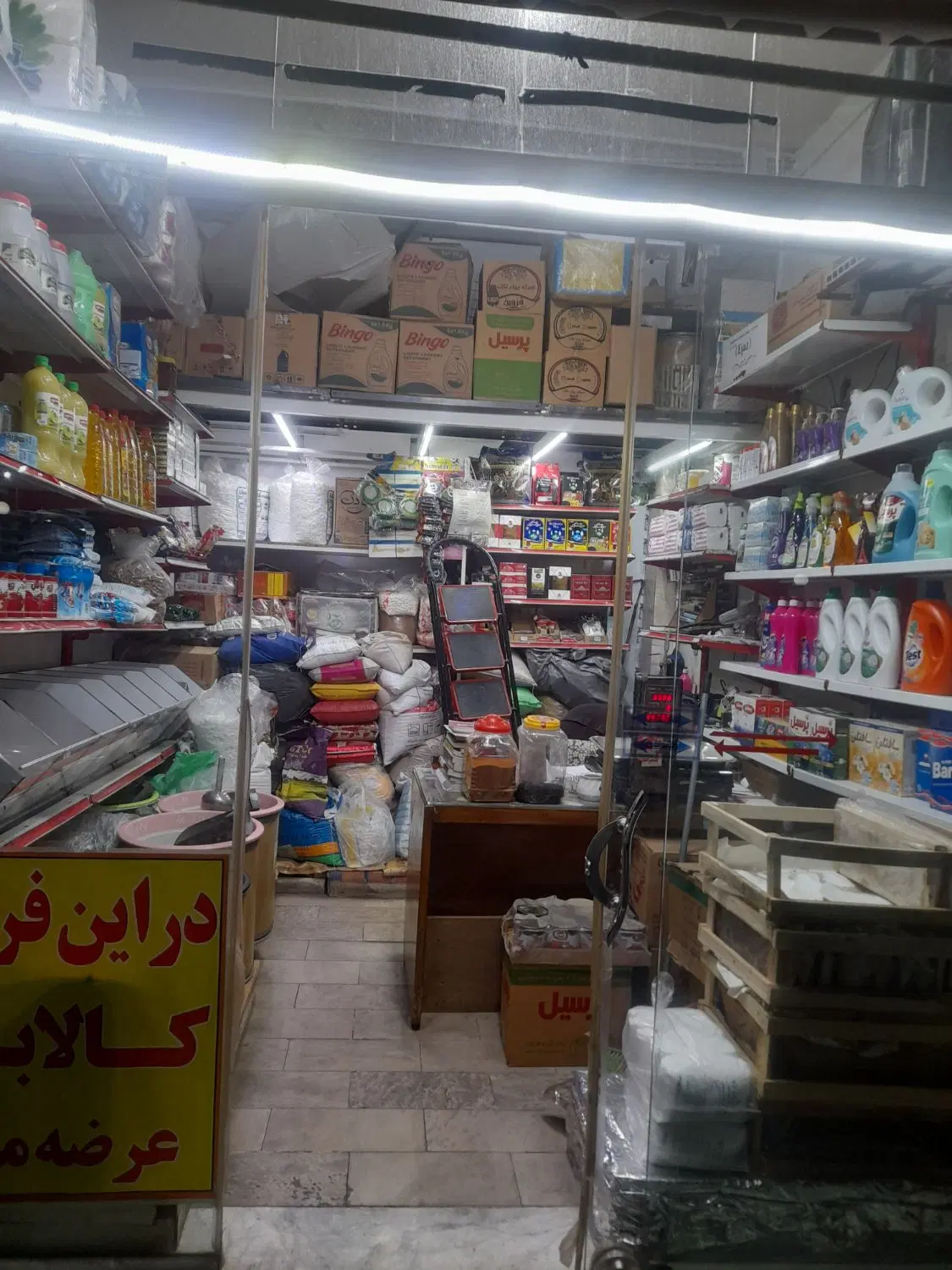 واحد تجاری ۱۲متری دارای ۱۲متر زیرزمین عرصه و عیان