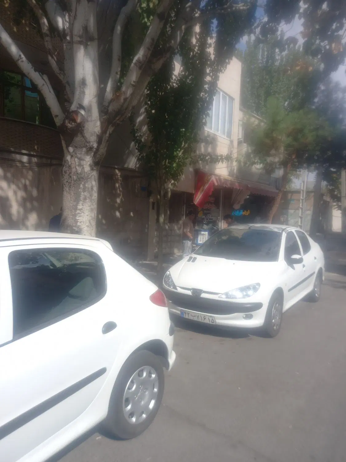 فروش فوری آپارتمان دارای مغازه در بر خیابان اصلی