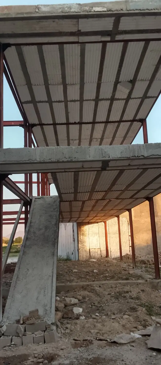 دو طبقه نیمه کاره خلیفه