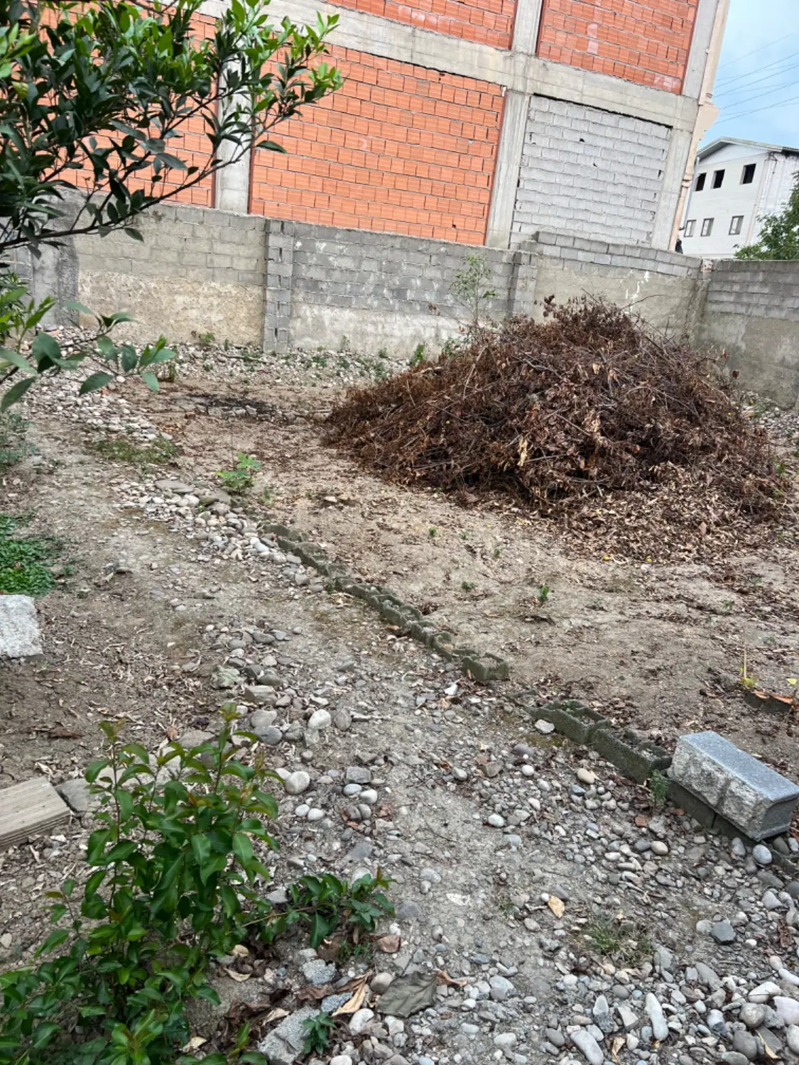 فروش۱۰۰مترزمین تجاری مسکونی دورمیدان