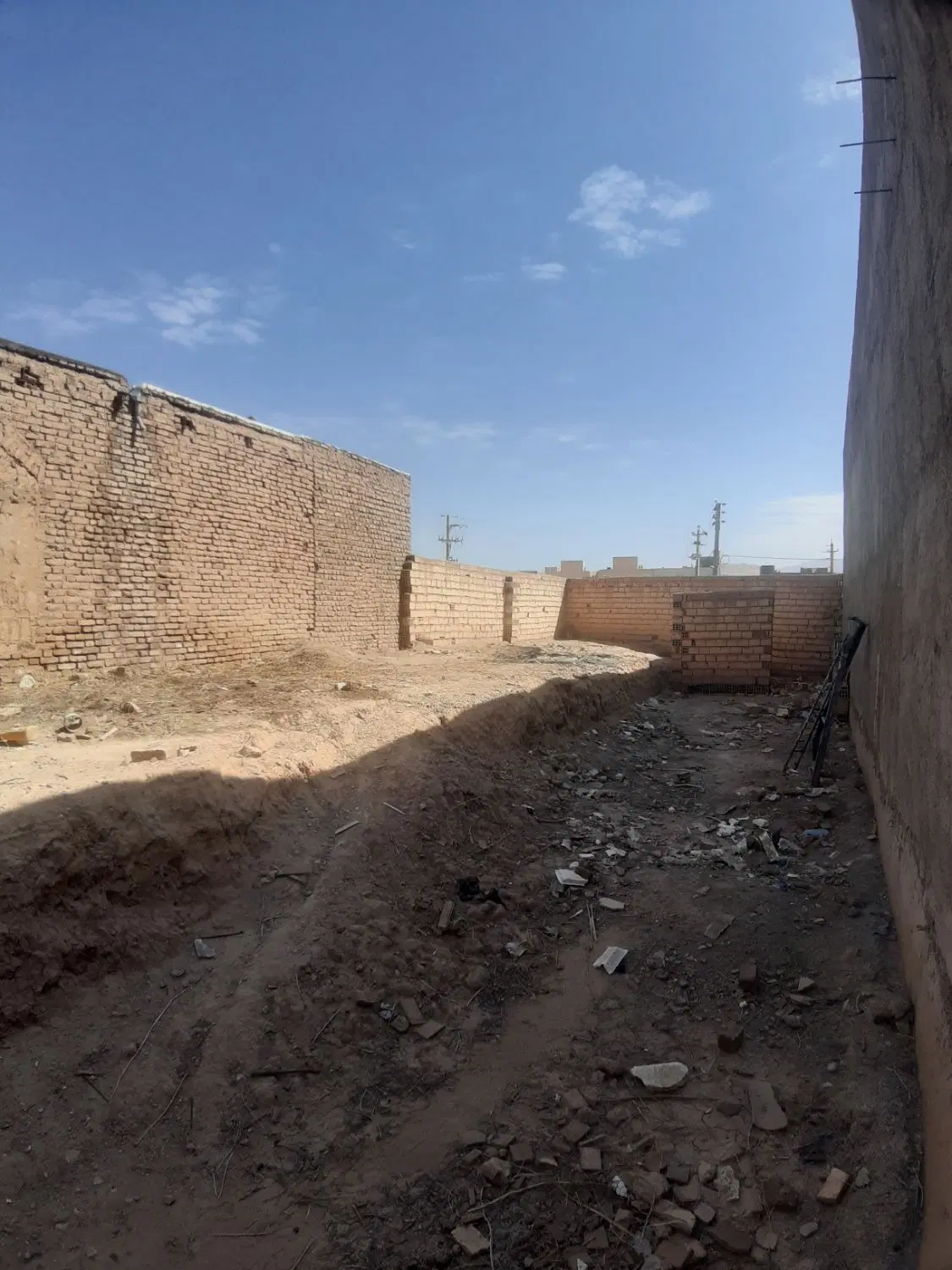 200 متز زمین 24 متری دانشگاه