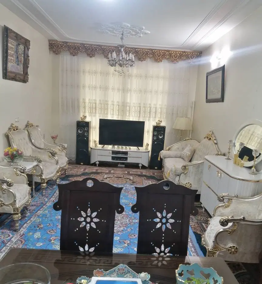 یک واحد اپارتمان در بهترین نقطه شهرک طلائیه