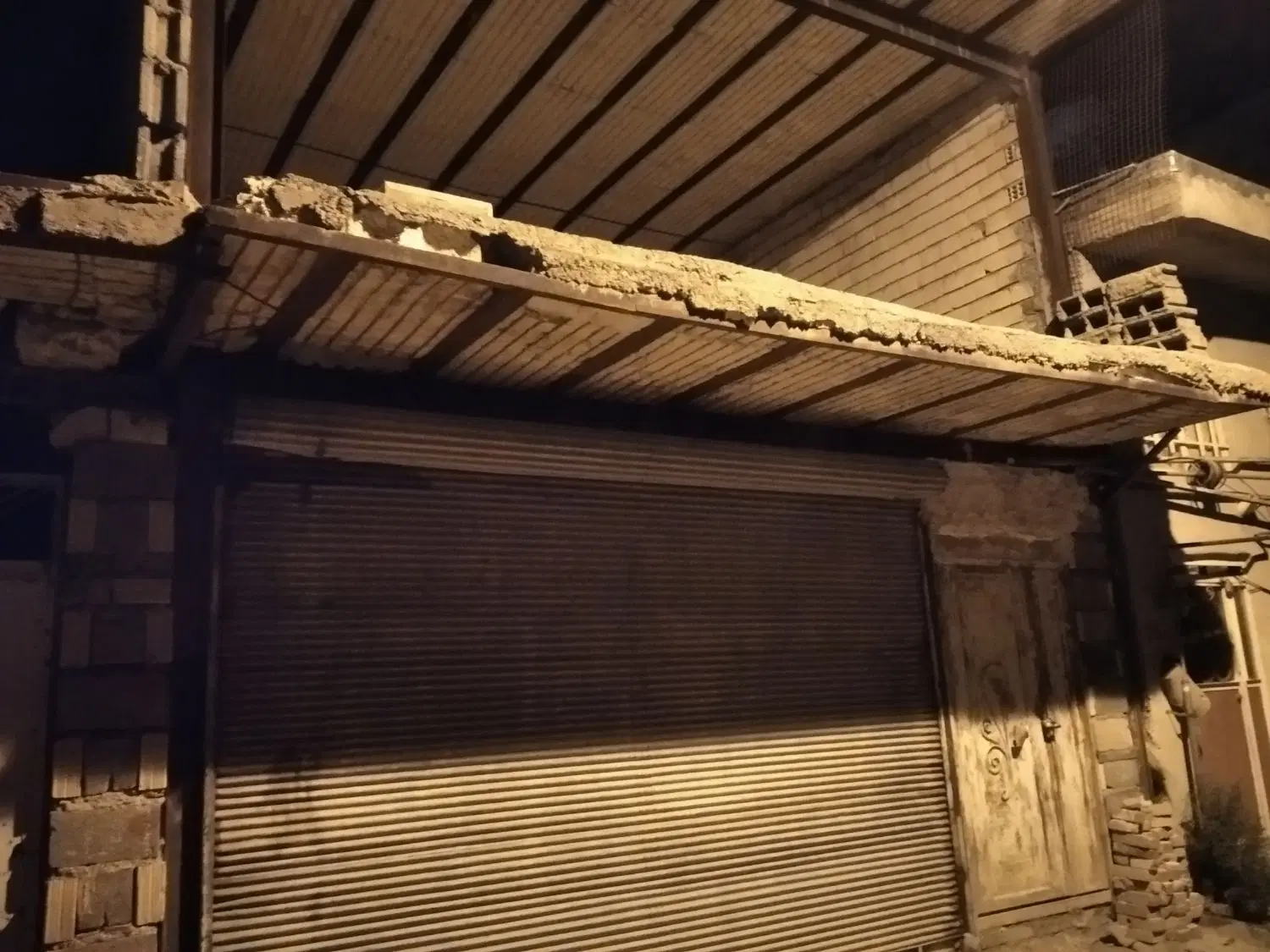 خانه نیمه کاره 60متری پارکینگ دار ننله